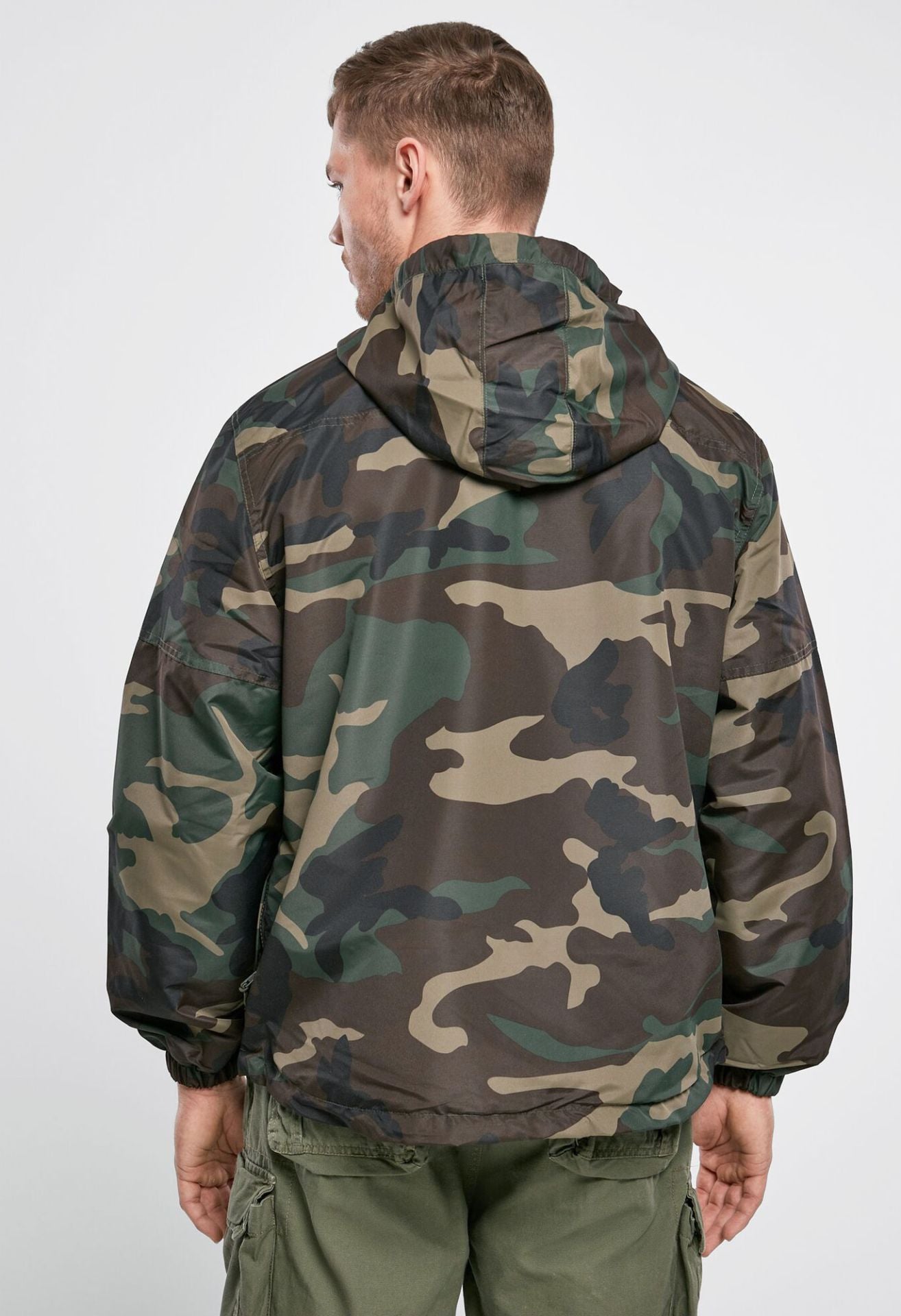 Outdoor-Jacke in Woodland mit Kapuze, Mesh-Futter, Brust- und Seitentaschen, Zipp-Pullern und Lüftungsöffnung