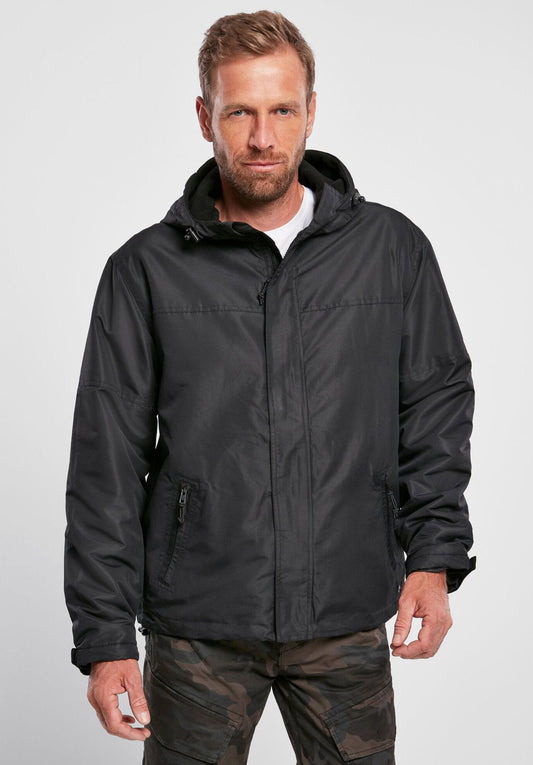 Schwarzer Brandit Windbreaker Frontzip mit warmem Fleecefutter, Kapuze und windabweisendem Material