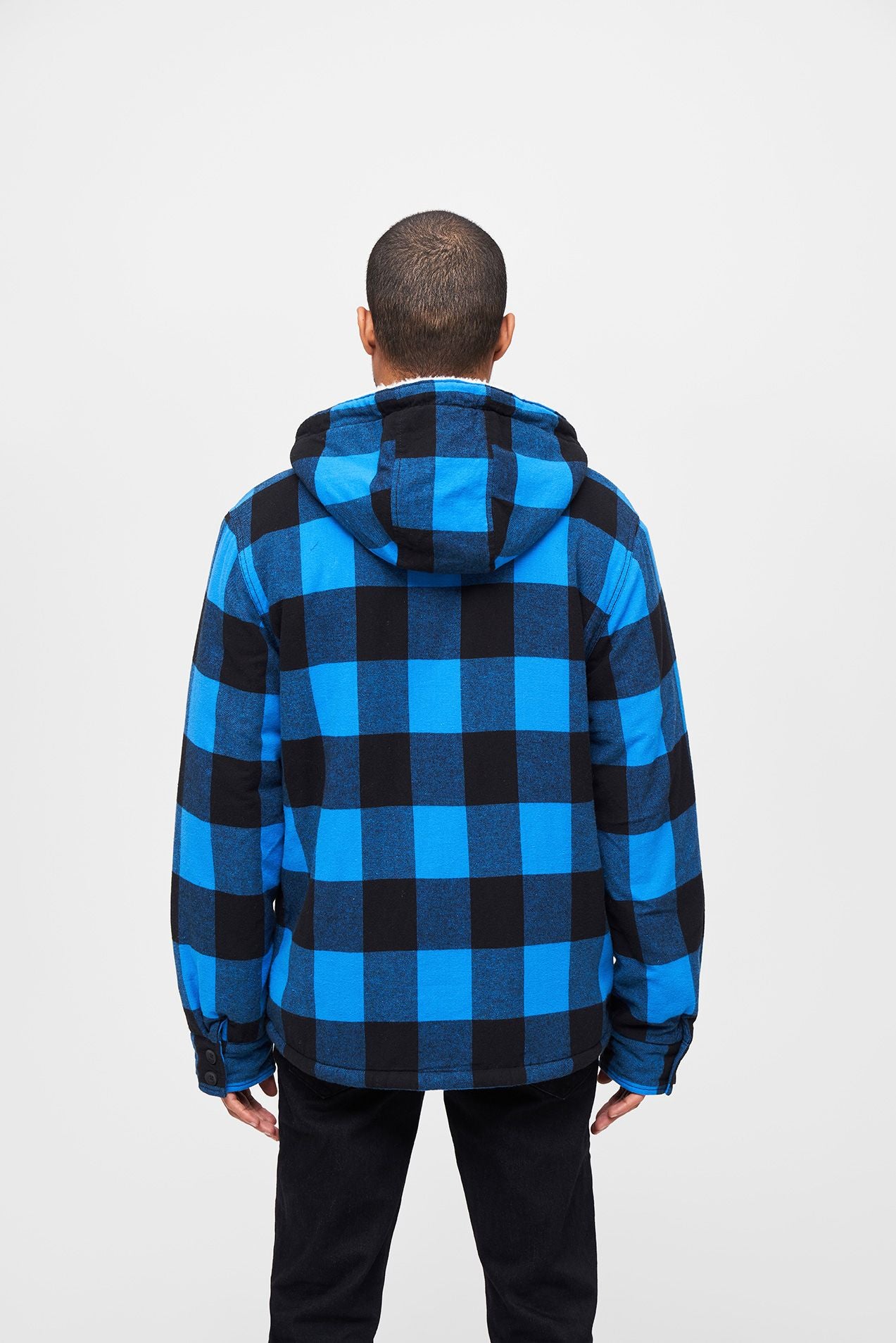 Brandit Lumber Jacket Hooded in Schwarz-Blau: warme, wattierte Flanelljacke mit Teddyfell, abnehmbarer Kapuze und vielen Taschen – ideal für Alltag & Outdoor.