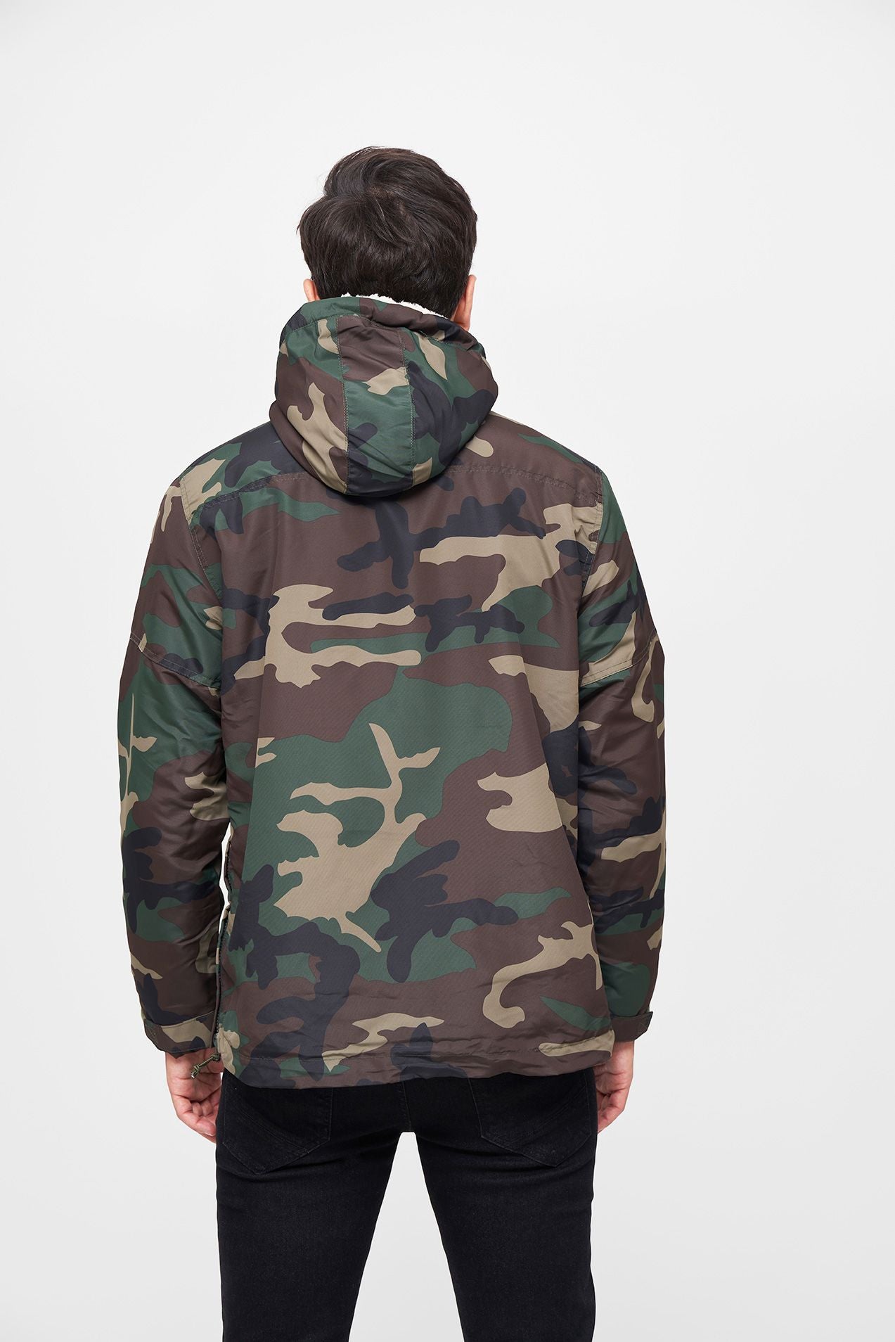 „Brandit Windbreaker Sherpa Jacke Woodland mit Teddyfell-Futter, Kapuze und wasserabweisendem Material