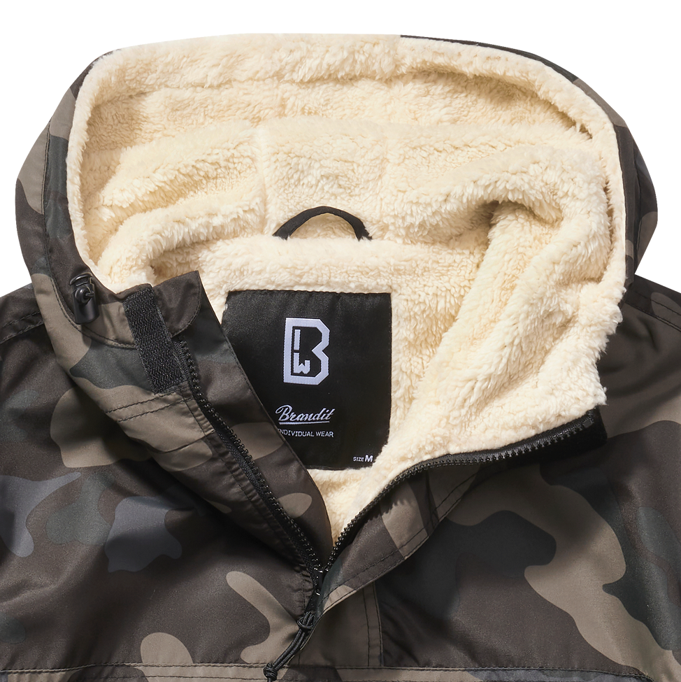 Brandit Windbreaker Sherpa Jacke Dark Camo mit Teddyfell-Futter, Kapuze und wasserabweisendem Material
