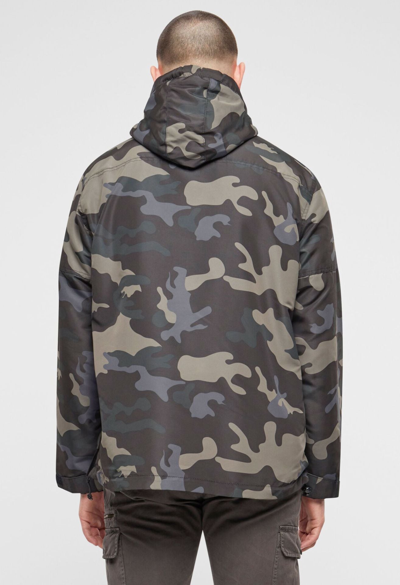 Brandit Windbreaker Sherpa Jacke Dark Camo mit Teddyfell-Futter, Kapuze und wasserabweisendem Material