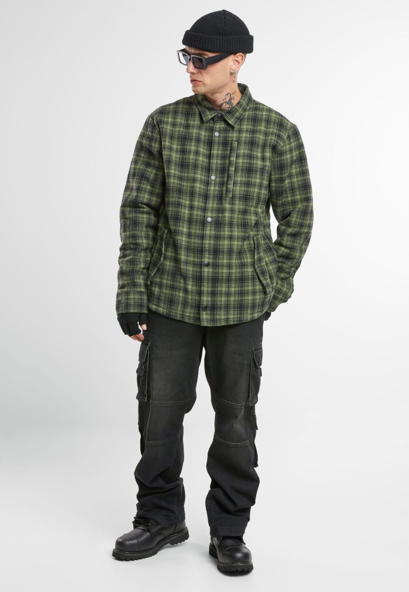 Brandit Herren Sherpa Jacke in Oliv/Schwarz – warm, klassischer Holzfäller-Look mit Brust- und Seitentaschen.
