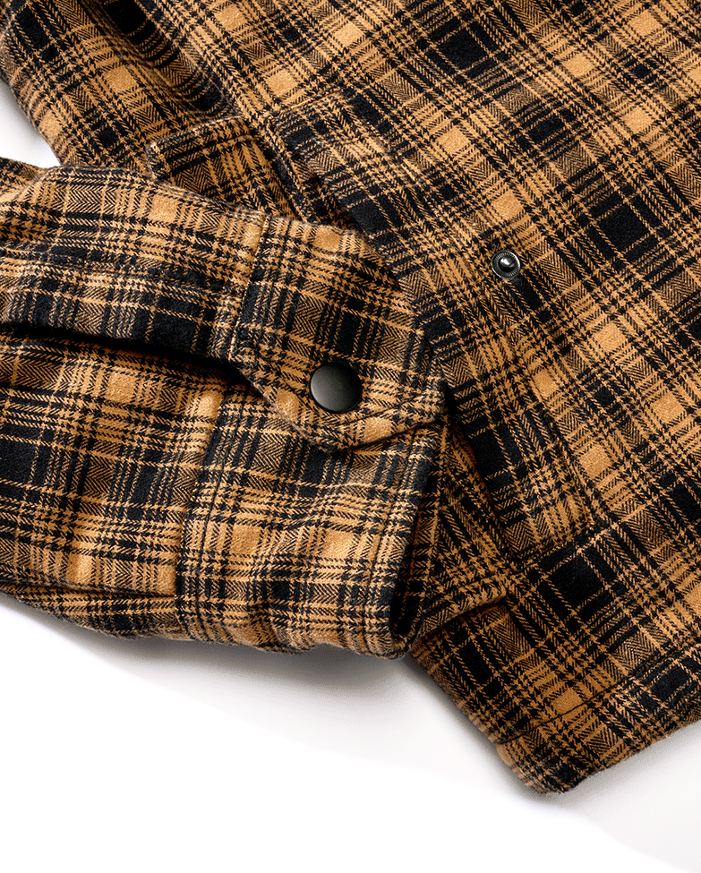 Brandit Herren Sherpa Jacke in Camel/Schwarz – warm, klassischer Holzfäller-Look mit Brust- und Seitentaschen.