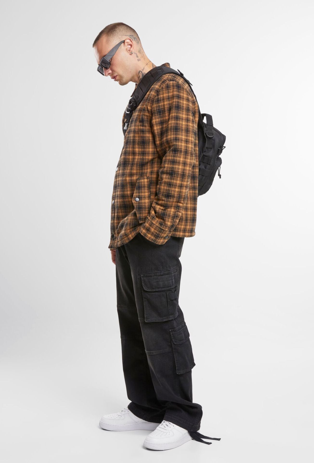 Brandit Herren Sherpa Jacke in Camel/Schwarz – warm, klassischer Holzfäller-Look mit Brust- und Seitentaschen.
