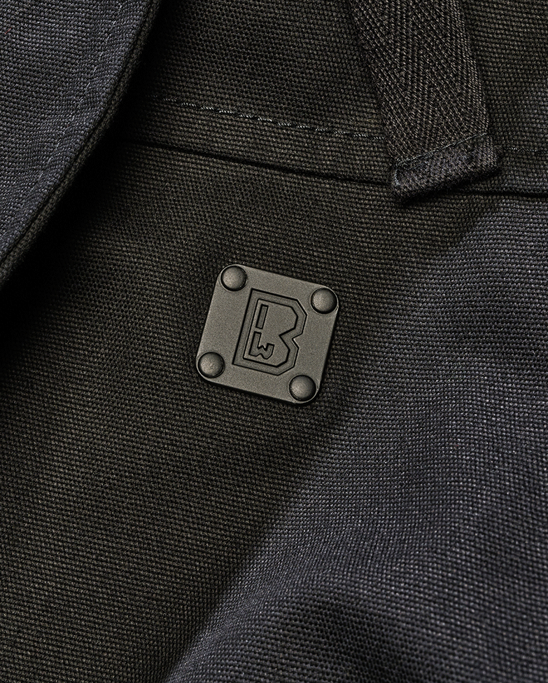 Brandit Kurzjacke in Schwarz – robustes Canvas, Kapuze mit Kordelzug, Teddyfellfutter und praktische Taschen für stylischen Komfort