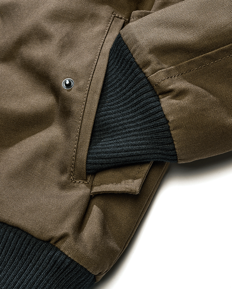 Brandit Kurzjacke in Oliv – robustes Canvas, Kapuze mit Kordelzug, Teddyfellfutter und praktische Taschen für stylischen Komfort
