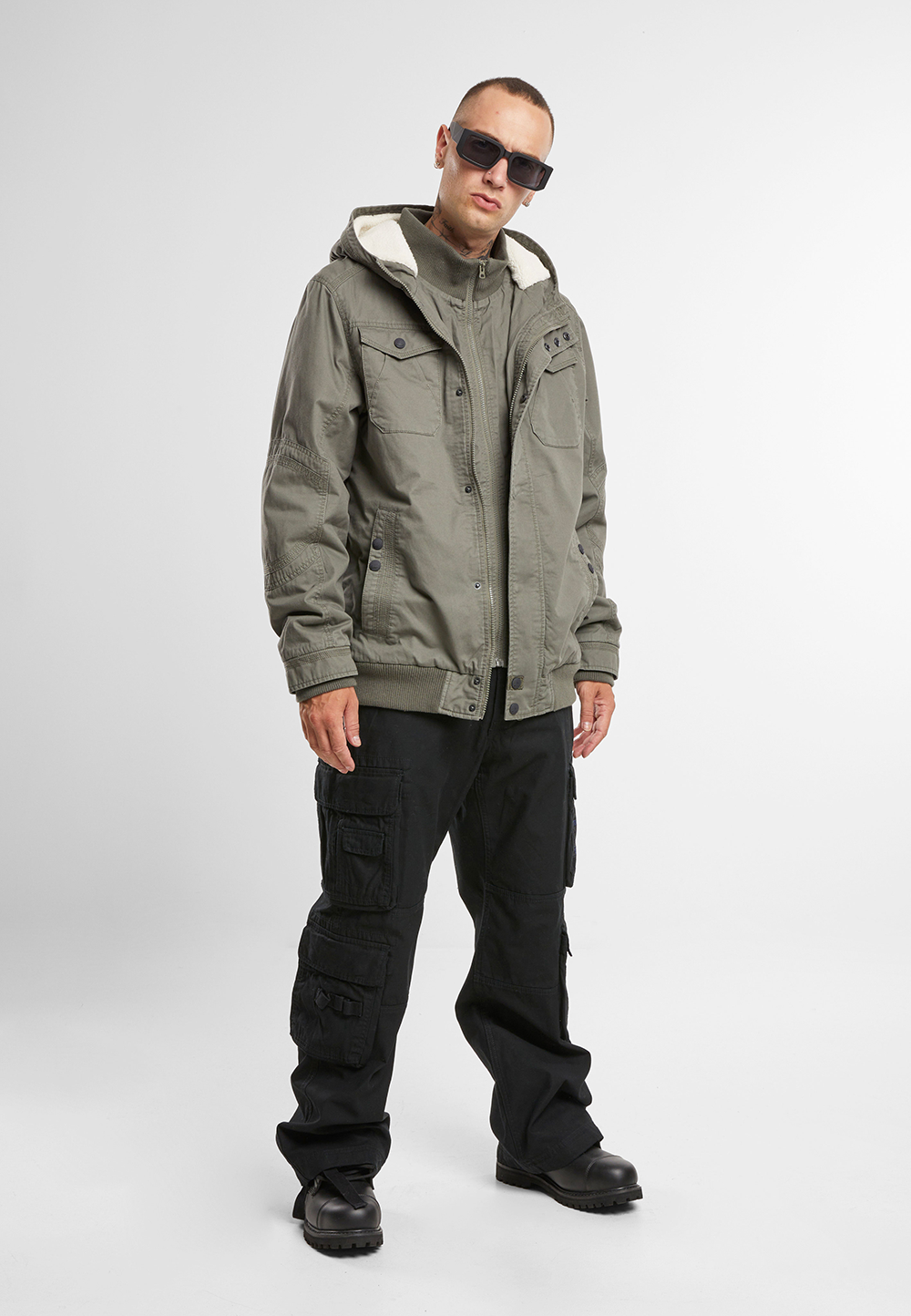 Brandit Meadow Jacke oliv mit Teddyfell und Kapuze, hoher Tragekomfort