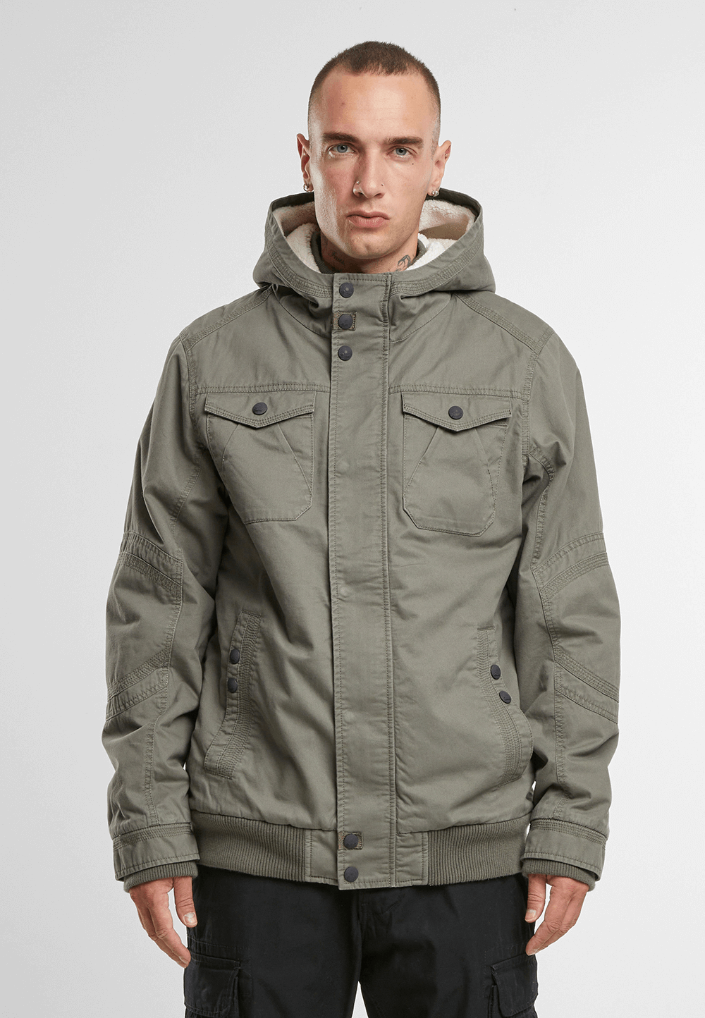 Brandit Meadow Jacke oliv mit Teddyfell und Kapuze, hoher Tragekomfort