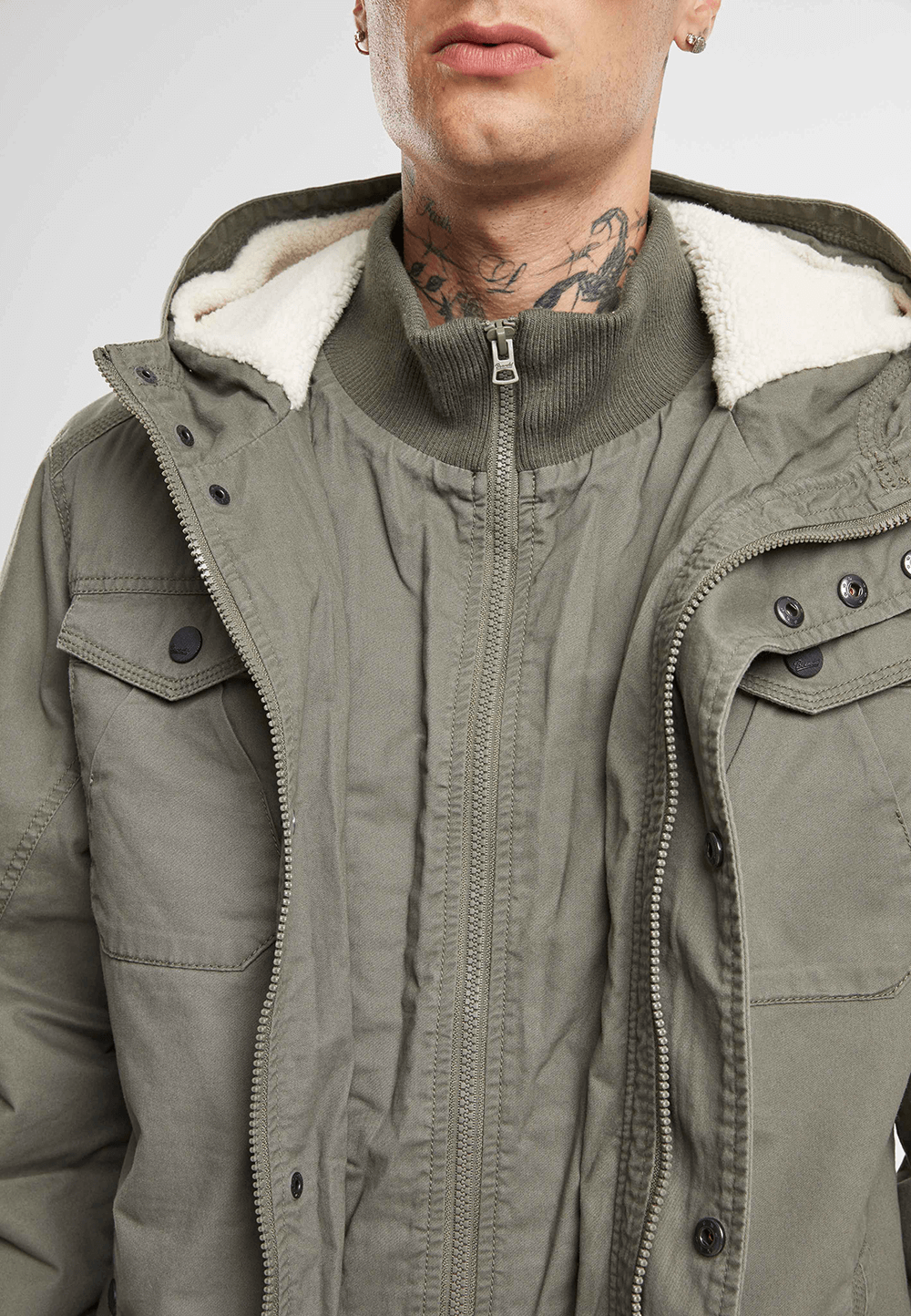 Brandit Meadow Jacke oliv mit Teddyfell und Kapuze, hoher Tragekomfort