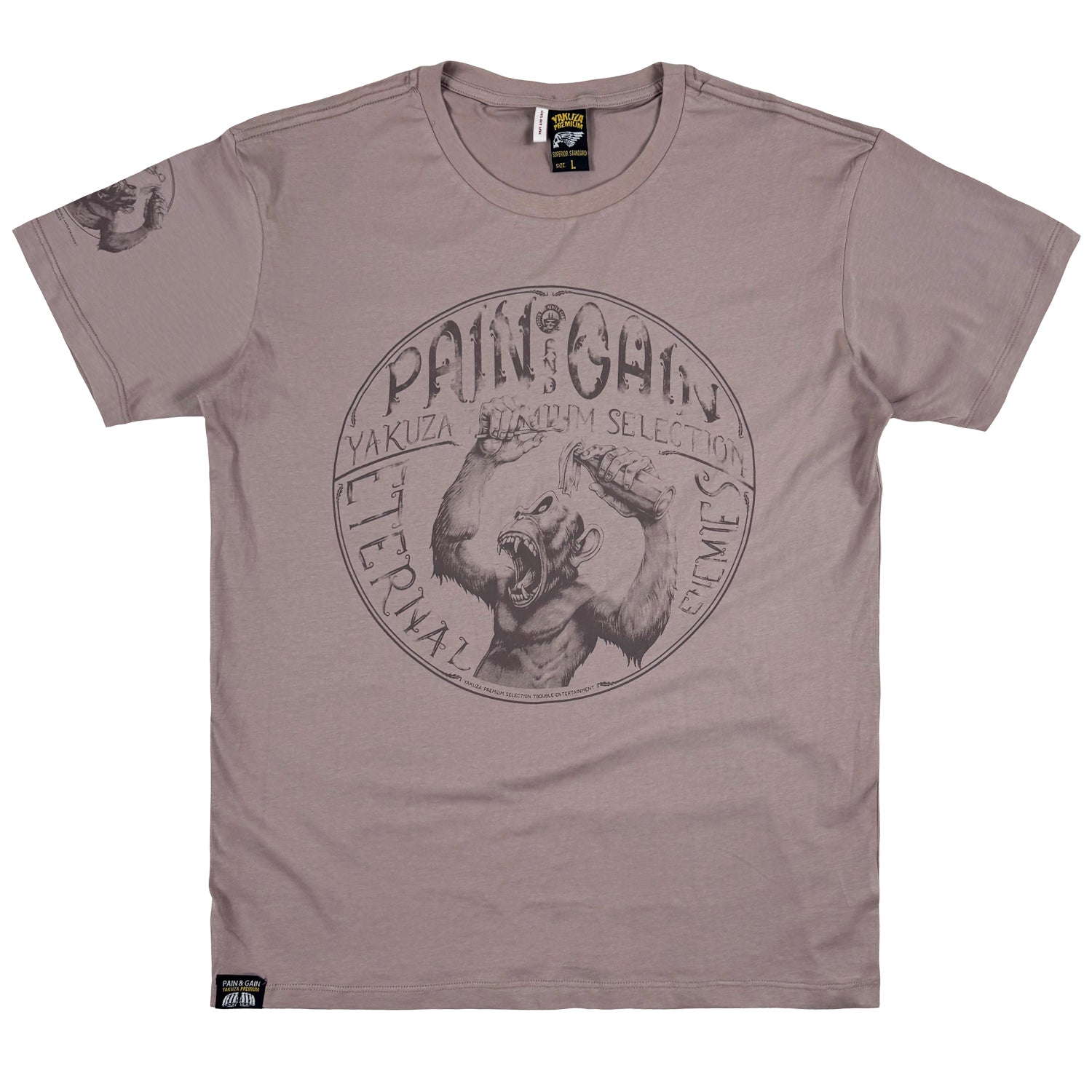 Yakuza Premium T-Shirt 3902 in hellrose mit grossem Frontprint im Tattoo-Stil und markantem Schriftzug auf dem Rücken – Herren Streetwear