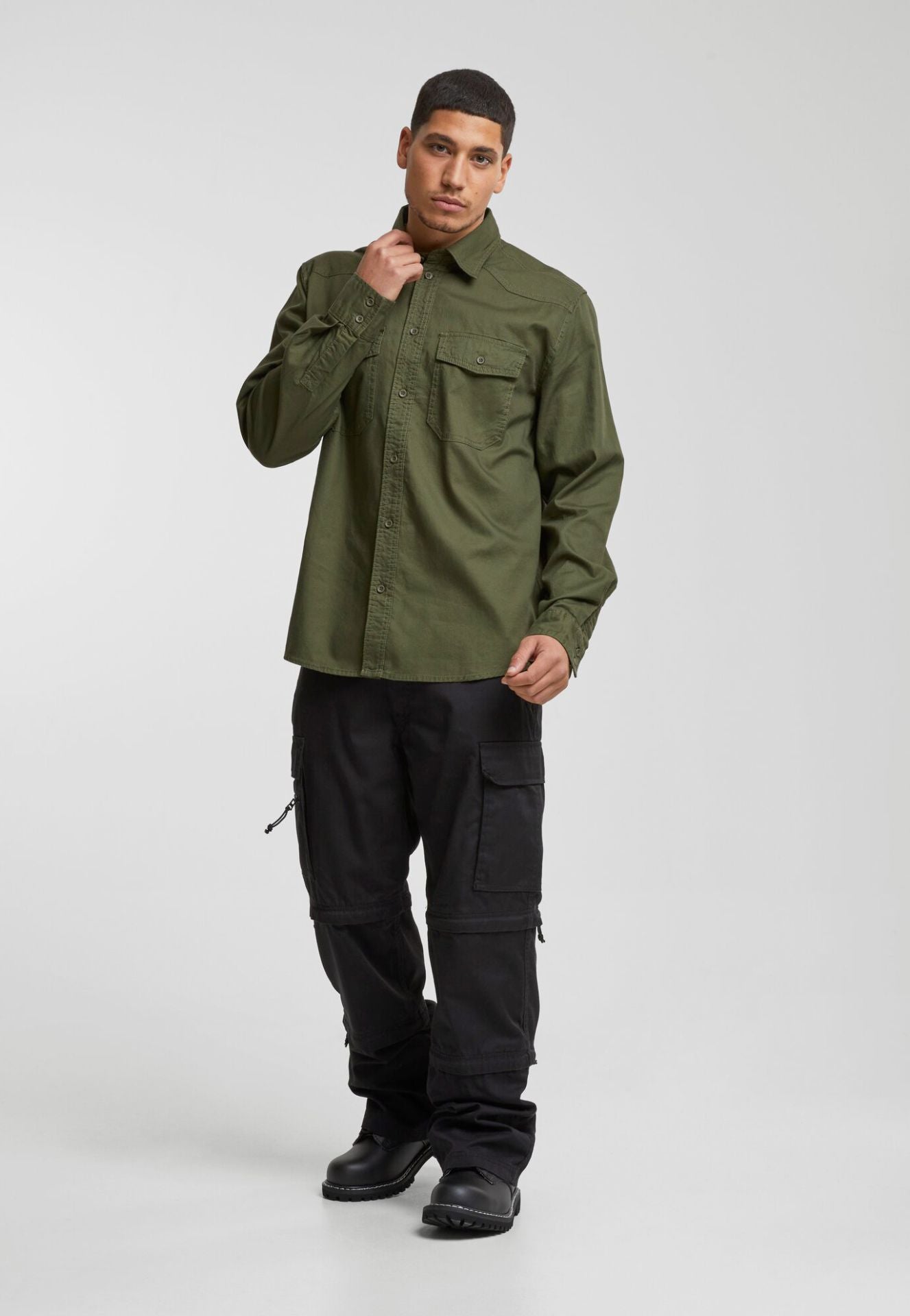BRANDIT Flannel Shirt Olive: Klassisches Langarmhemd aus 100% Baumwolle, gerader Schnitt, mit zwei Brusttaschen