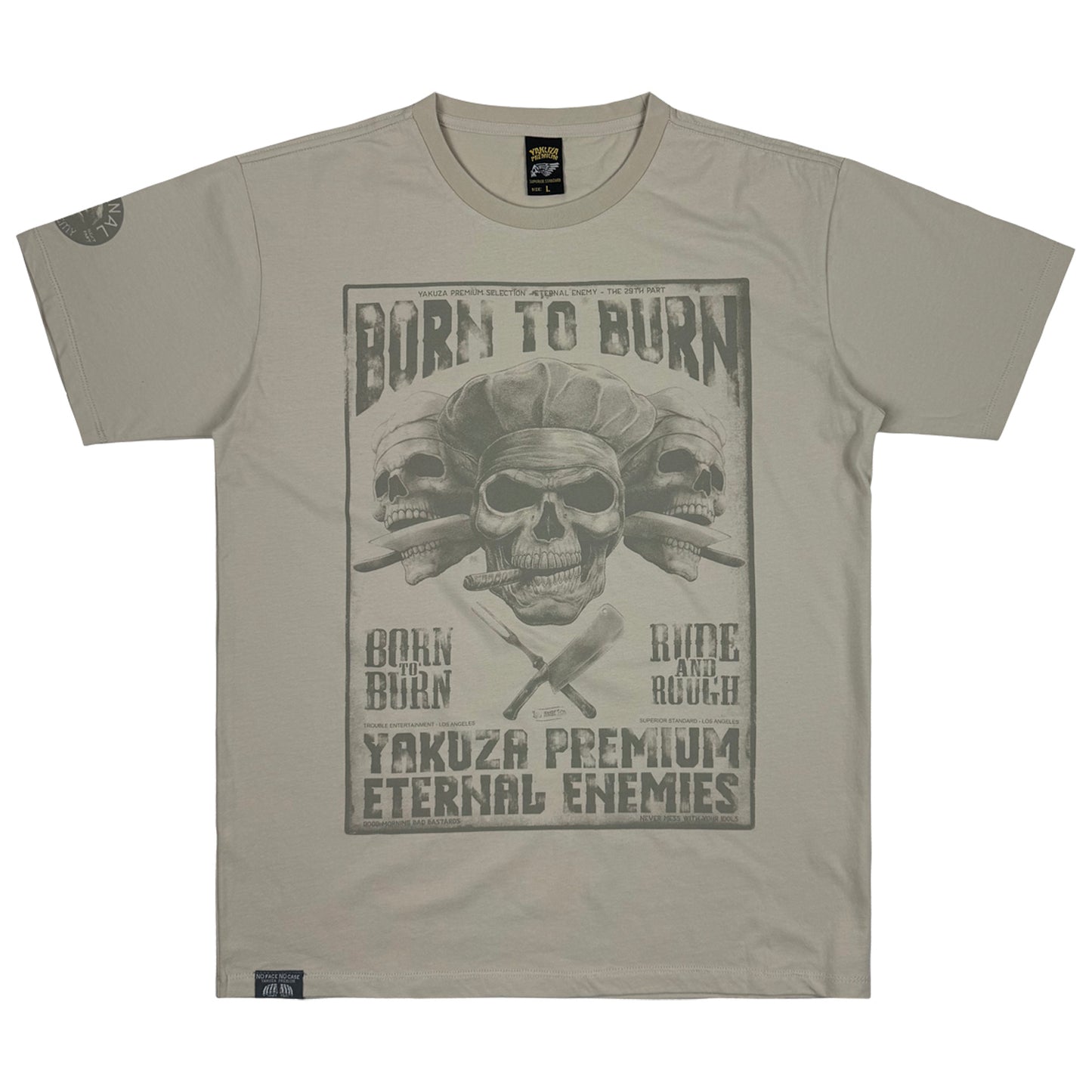 Sand-olives Yakuza Premium T-Shirt mit Born to Burn Totenkopf-Print aus weicher Pima-Baumwolle.