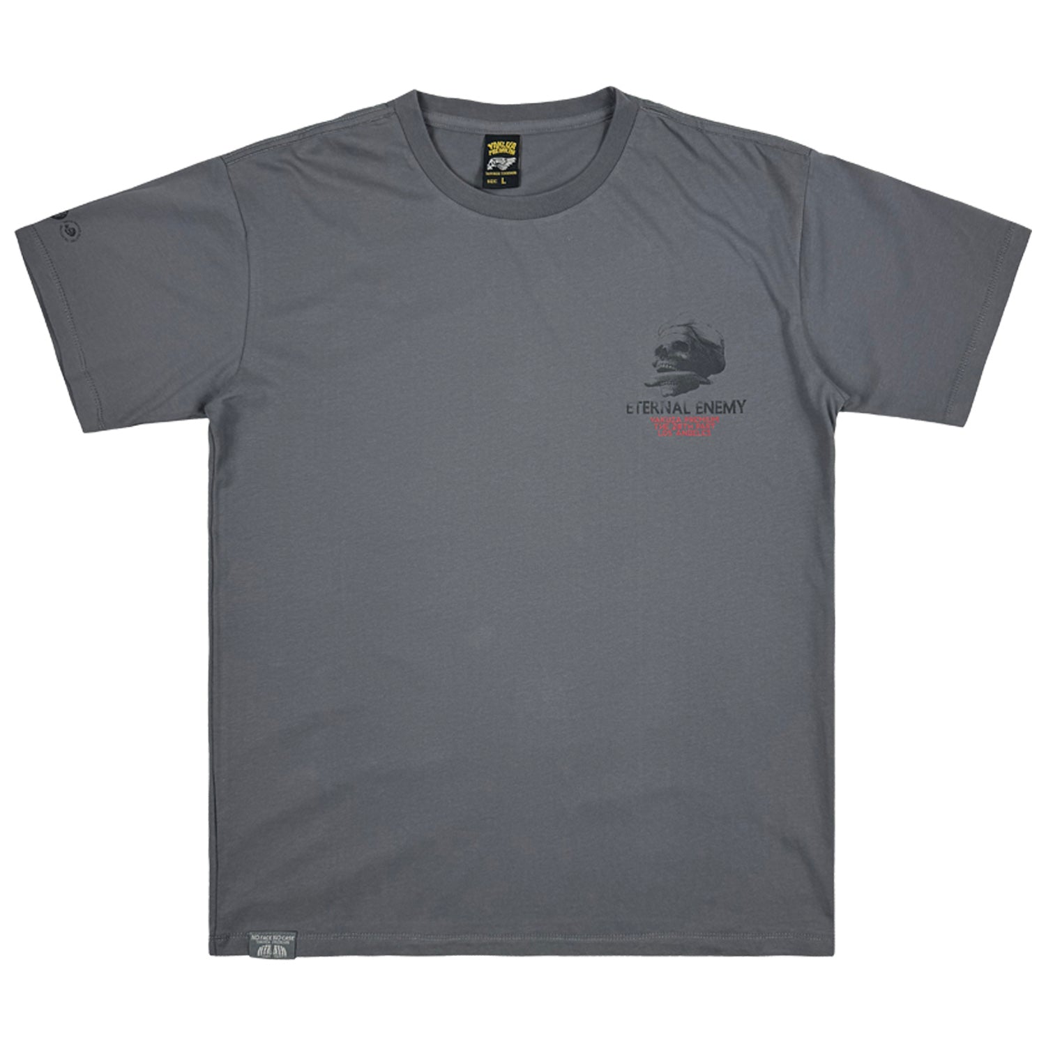 Y Dunkelgraues Yakuza Premium T-Shirt mit kleinem Totenkopf-Print auf der Brust.