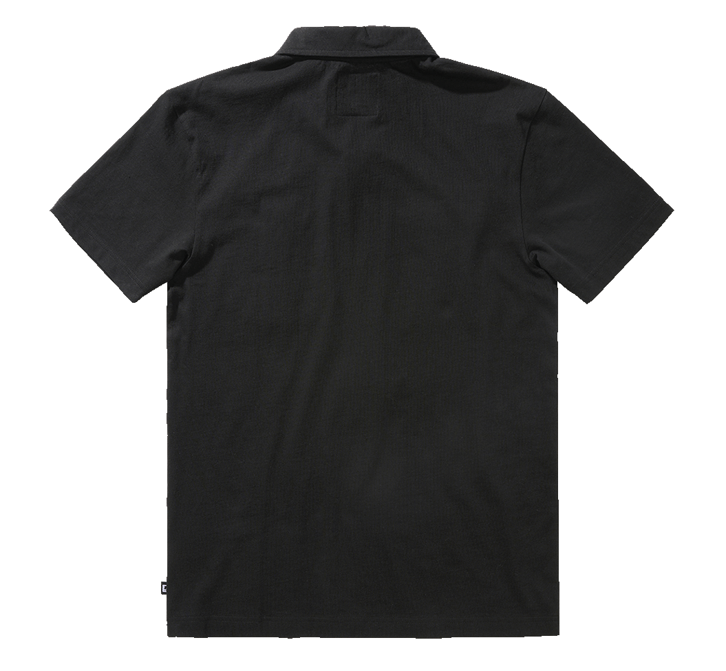 Schwarzes Brandit Kurzarm-Poloshirt aus weicher Baumwolle mit klassischem Schnitt, Polokragen und zwei Brusttaschen.
