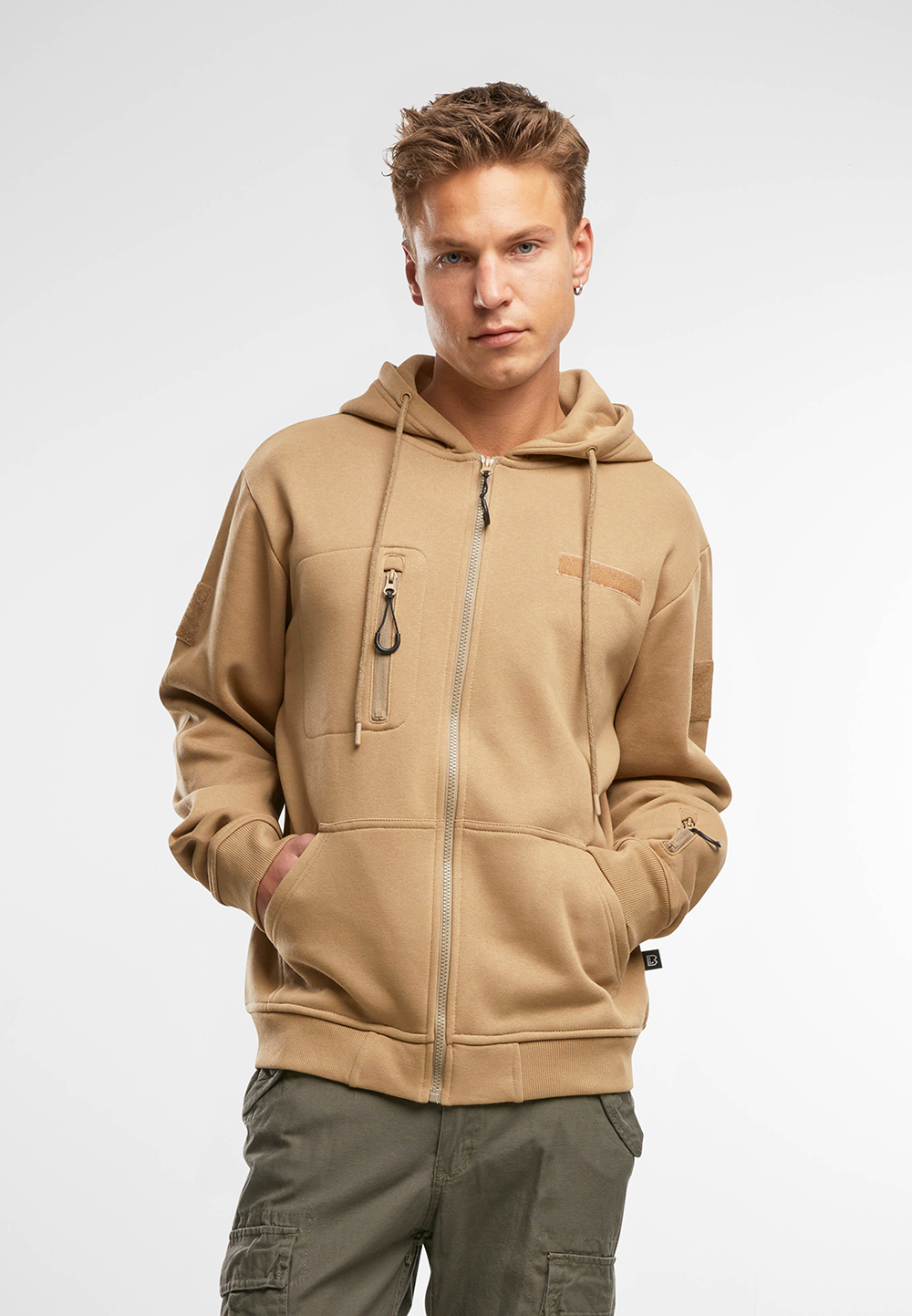 Brandit Sweat Kapuzenjacke camel mit Brust- und Armtaschen, Klettflächen und hohem Tragekomfort