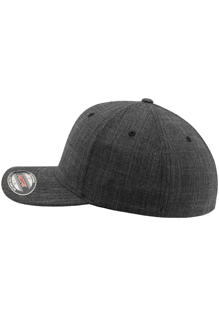 Dunkelgraue Flexfit Fine Melange Cap in schwarz-melierter Optik mit gebogenem Schirm für Sport und Freizeit.