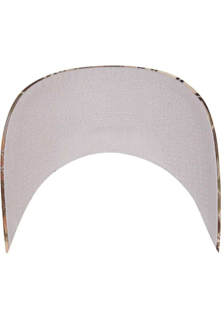 Hellgraue Schirm-Unterseite eines braunen Flexfit Camouflage Caps.