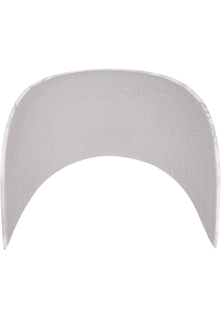 Hellgraue Schirm-Unterseite eines weissen Flexfit Camouflage Caps.