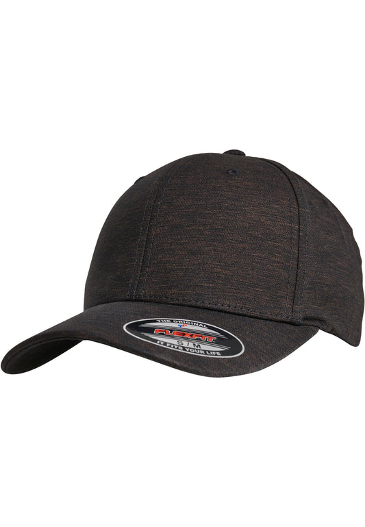 Klassische Flexfit Cap in Schwarz mit dezent meliertem Stoffmuster und gebogenem Schirm.