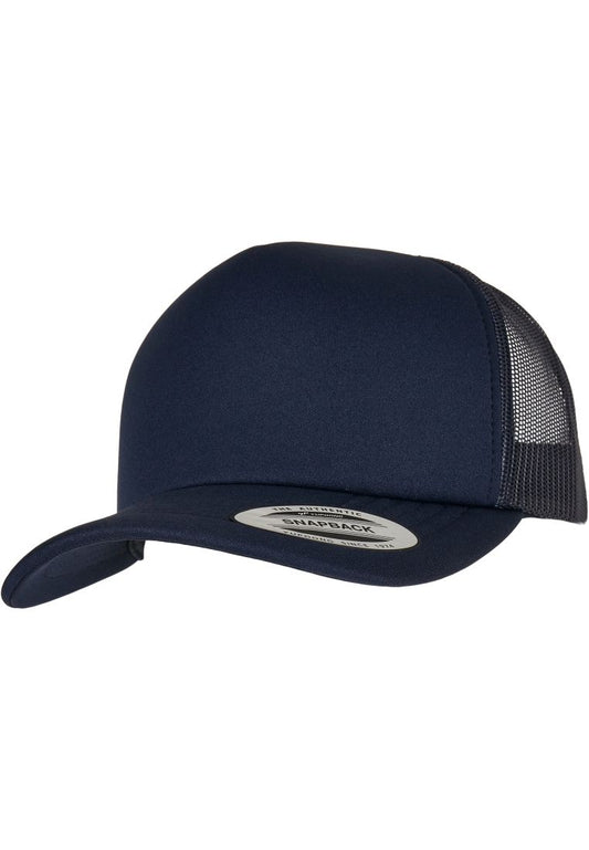 YP Classics Classic Curved Visor Foam Trucker Cap in Navy in der Dreiviertelansicht von vorne