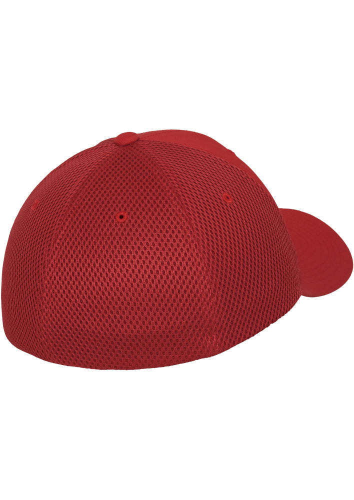 Rückansicht der roten Flexfit Cap mit komplett geschlossenem, elastischem Mesh-Netz für maximale Belüftung.
