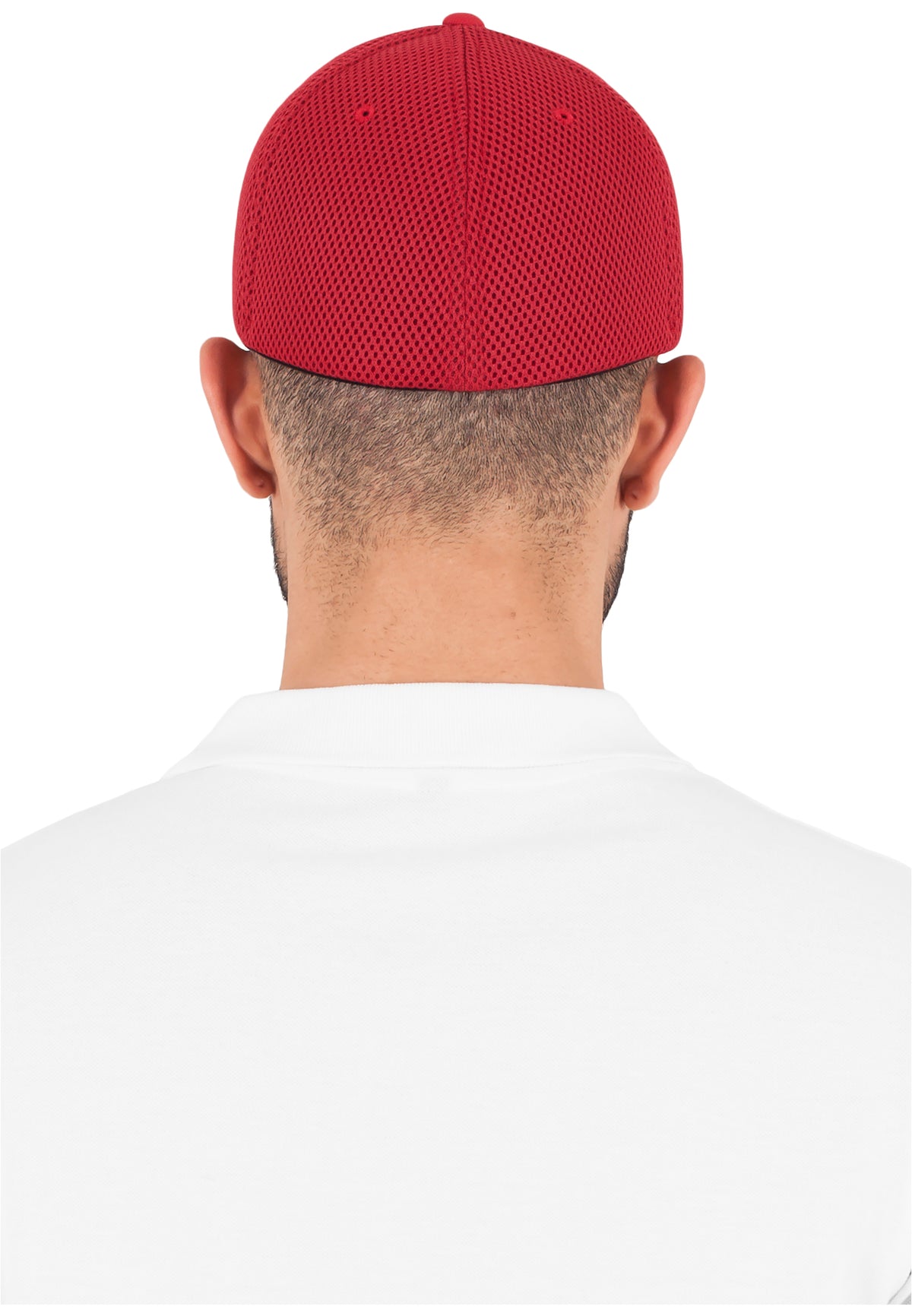 Rückansicht der roten Flexfit Cap mit komplett geschlossenem, elastischem Mesh-Netz für maximale Belüftung.