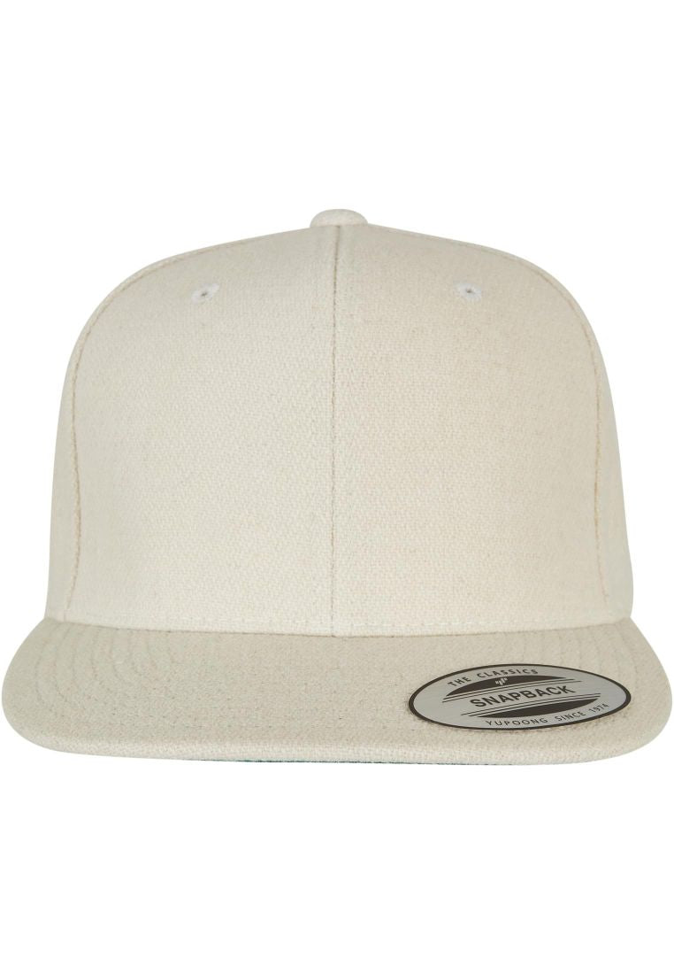 Weisse Snapback Cap aus Wolle mit grünem Schirmboden