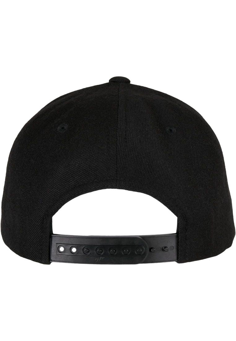 Rückansicht der schwarzen Flexfit Classic Cap mit verstellbarem Snapback-Verschluss aus Kunststoff.