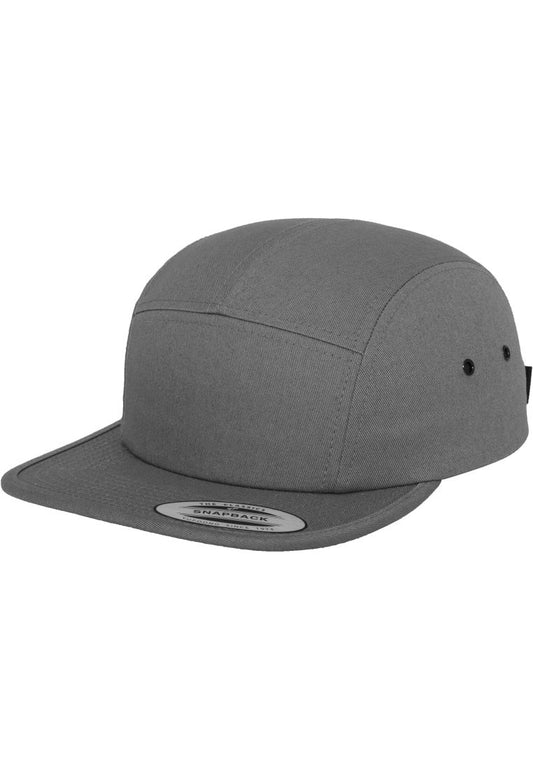 Graue 5 Panel Cap aus Baumwolle – Verstellbare Flexfit Jockey Kappe im Streetwear-Stil mit flachem Schirm.