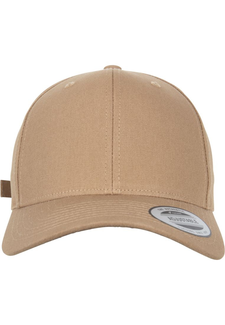 Beige Flexfit Kappe aus Baumwolle mit gebogenem Schirm.