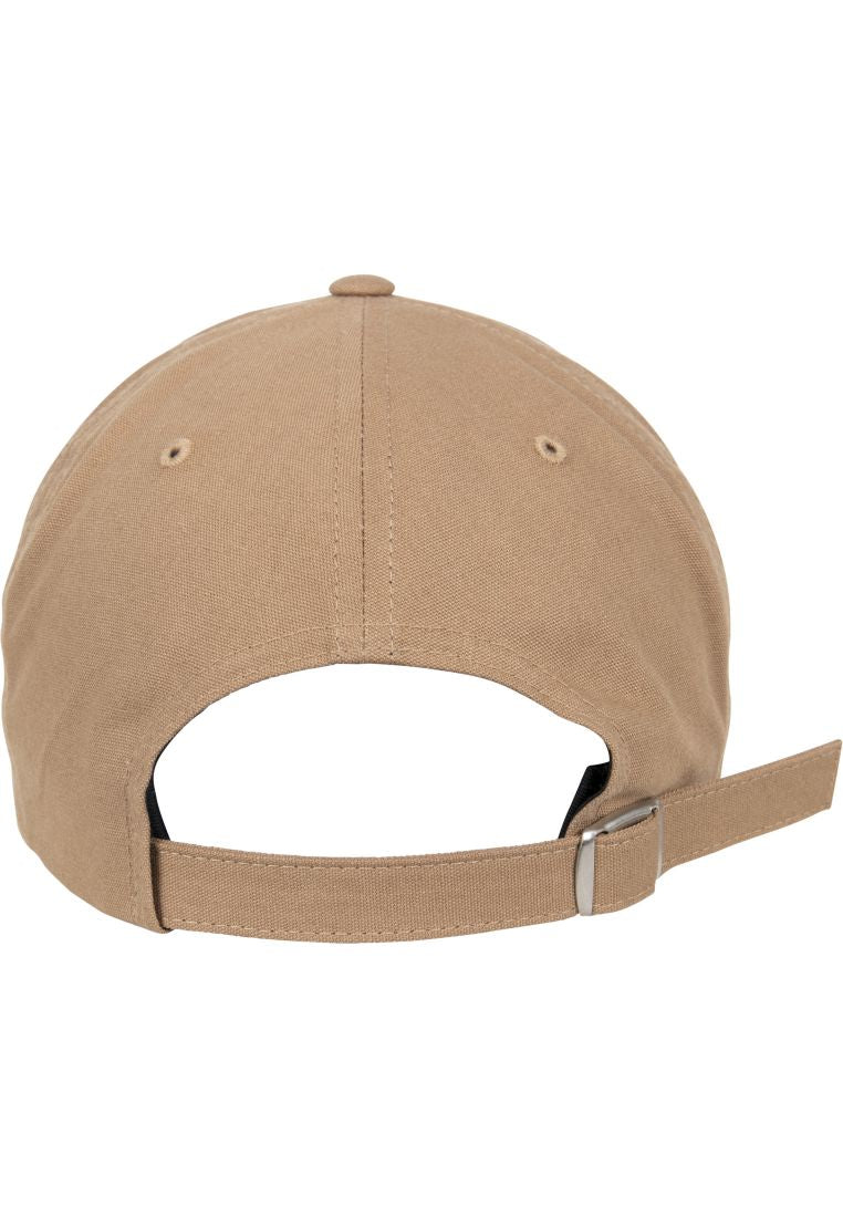 Rückansicht einer beigen Flexfit Kappe mit Metallverschluss.
