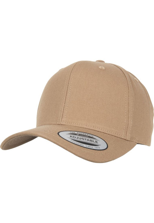Beige Flexfit Kappe aus Baumwolle mit gebogenem Schirm.