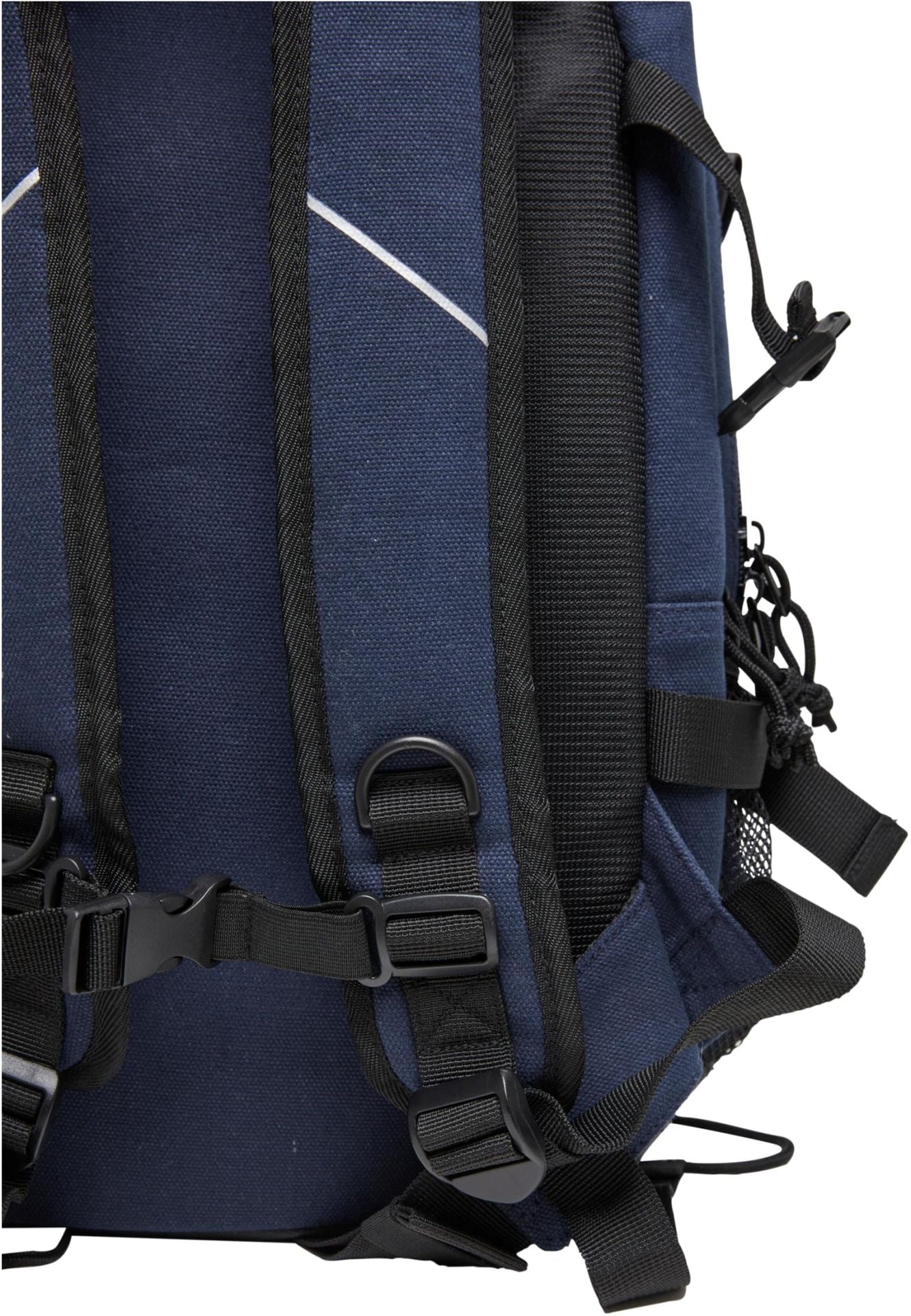 Stabiler Boardcatcher am Brandit Louis Canvas Rucksack zur Befestigung von Skateboard oder Ausrüstung