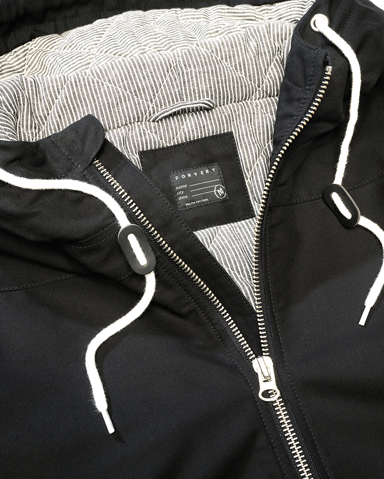 Schwarze Brandit Herrenjacke mit Kapuze, warmem Baumwollfutter und sportlichem Look