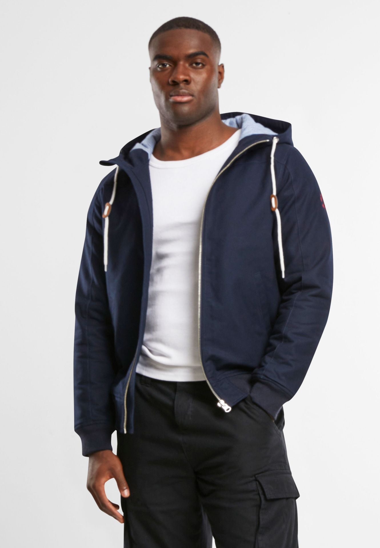 Brandit Navy Herrenjacke mit warmem Baumwollfutter, Kapuze und sportlichem Look – perfekt für Alltag, Outdoor und kalte Tage