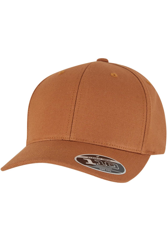 Braune Flexfit 110 Curved Snapback Cap mit vorgebogenem Schirm und Flexfit-Tech-Sticker.