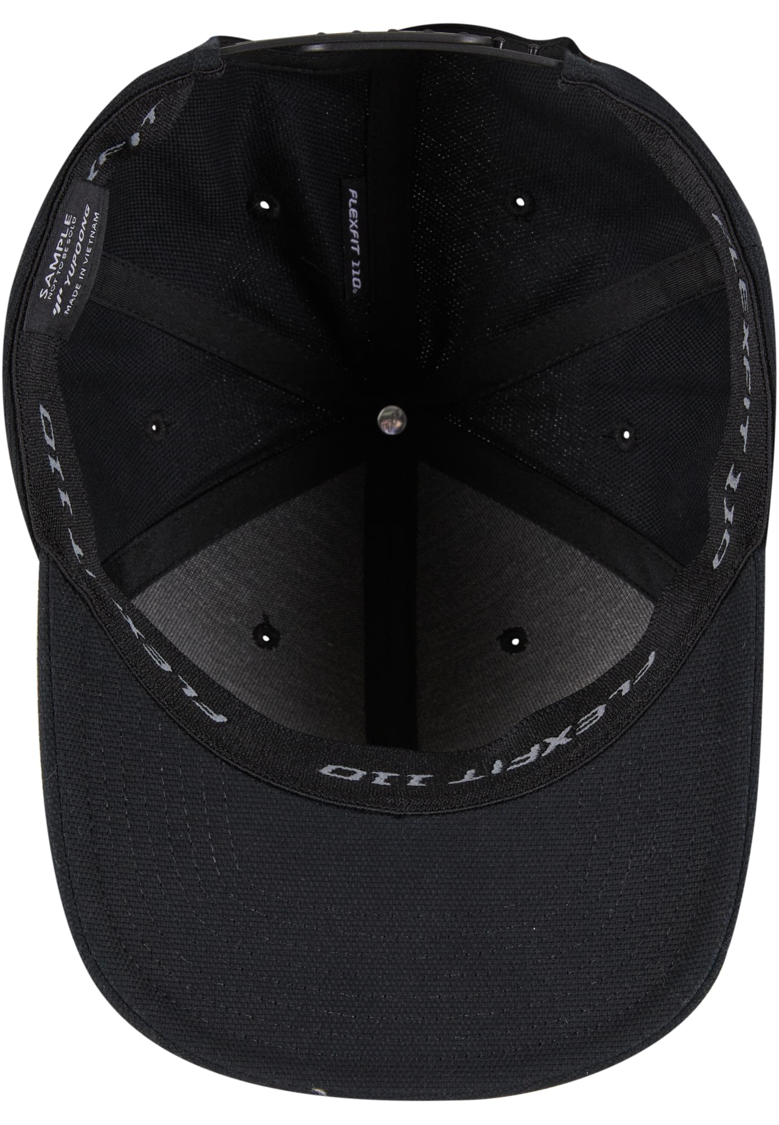 Innenansicht der schwarzen Flexfit 110 Cap mit elastischem Flexfit-Tech-Band und Yupoong-Label.
