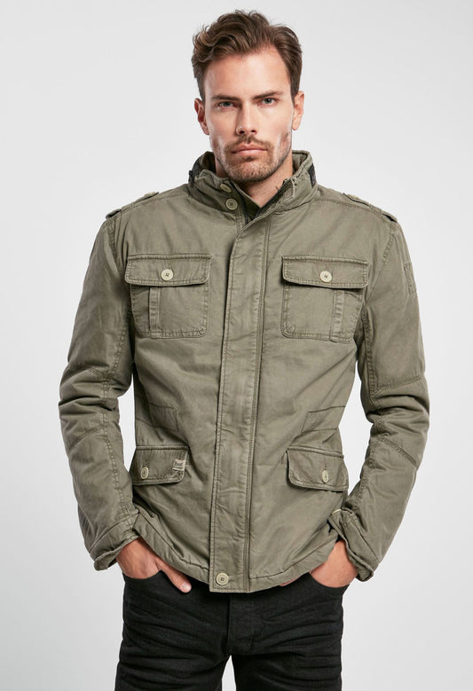 Brandit Feldjacke in Olive mit Teddyfutter, versteckter Kapuze, Kunstleder-Stehkragen und Used-Look.