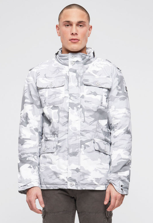 Brandit Feldjacke in Blizzard Camo mit Teddyfutter, versteckter Kapuze, Kunstleder-Stehkragen und Used-Look.