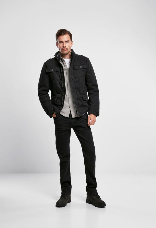 Brandit Feldjacke in Schwarz mit Teddyfutter, versteckter Kapuze, Kunstleder-Stehkragen und Used-Look.