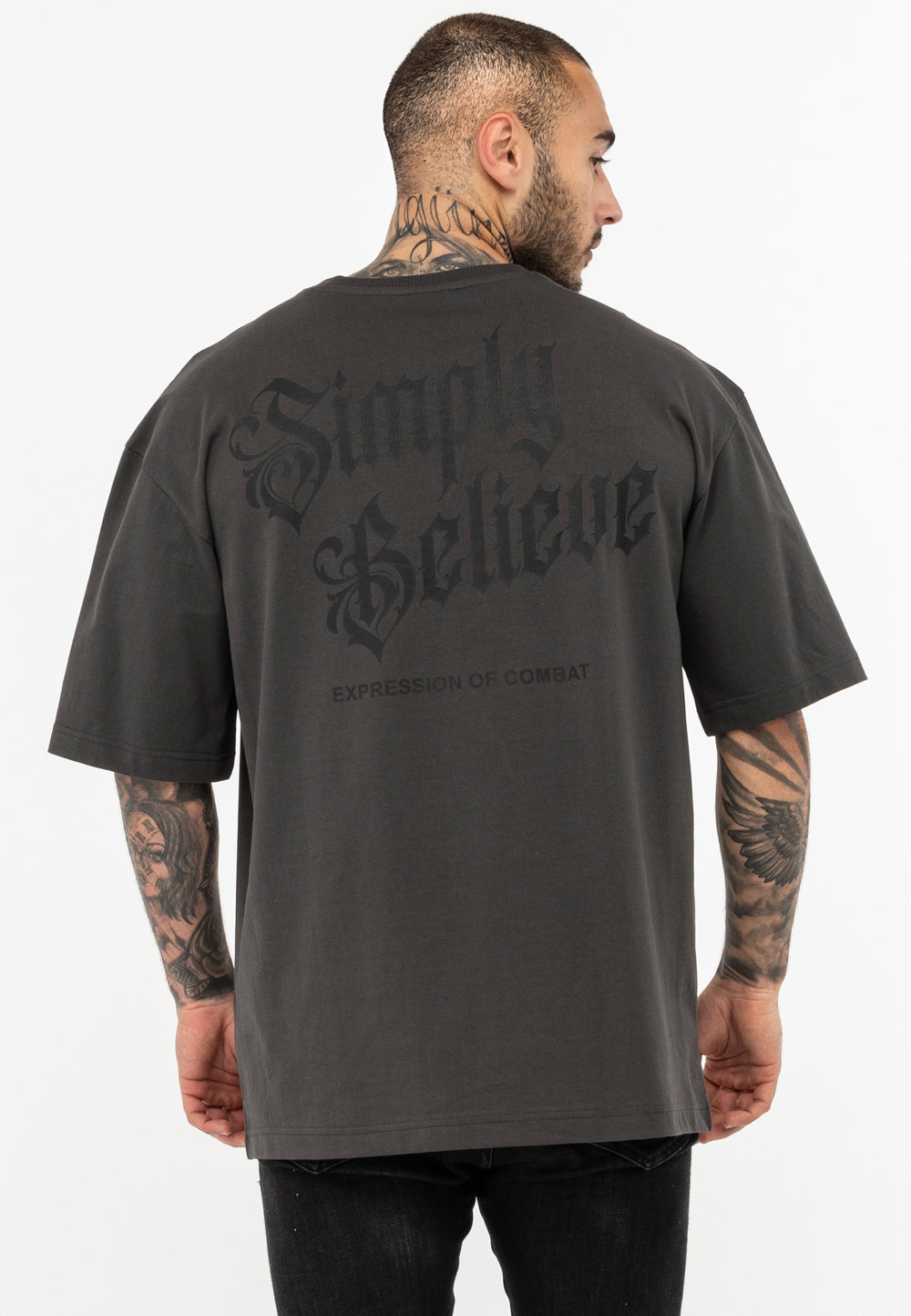 Tapout Herren T-Shirt in Grau, normale Passform, Rundhals, grosser Logo-Druck auf der Brust, aus 100 % gekämmter Baumwolle