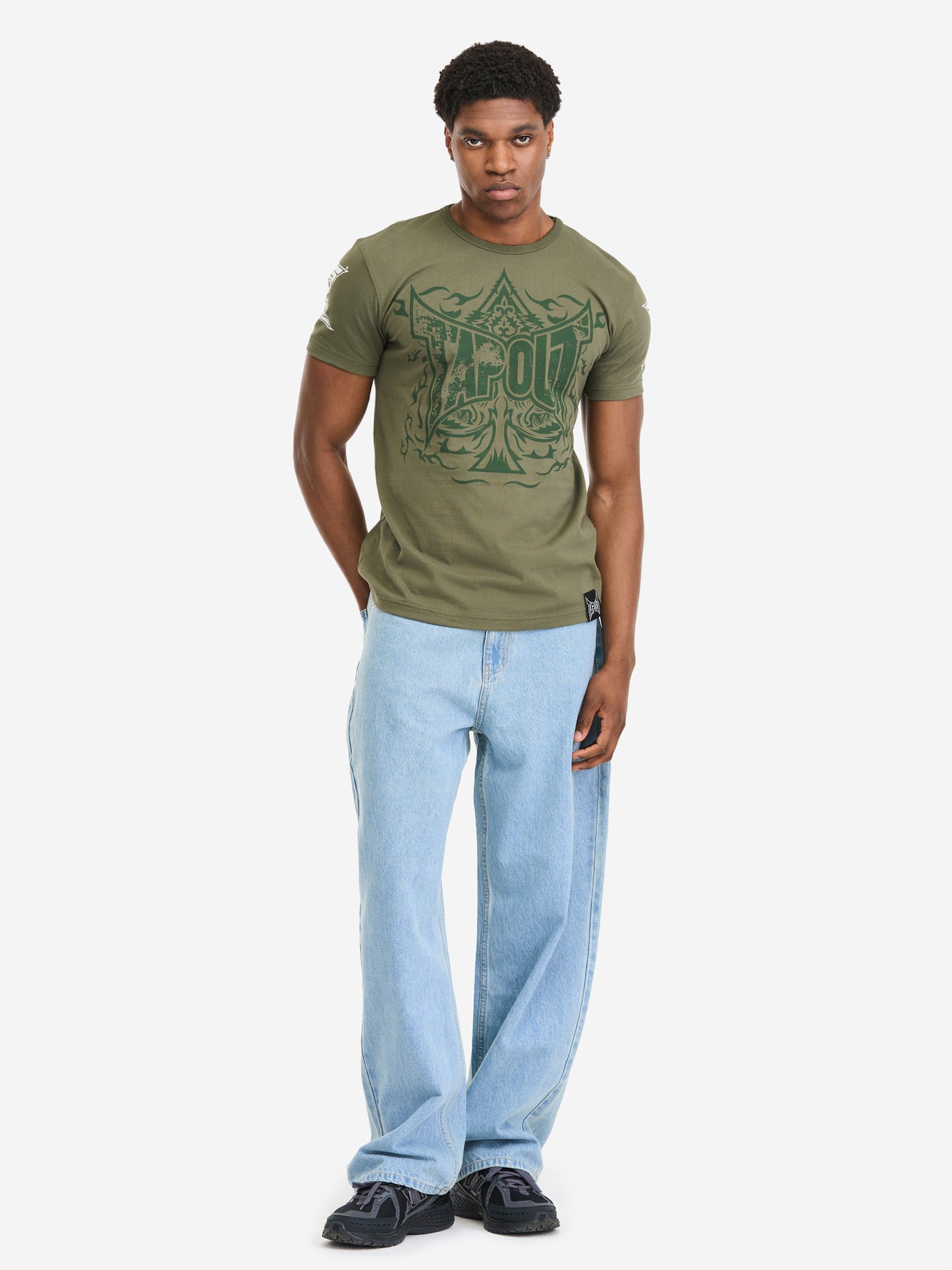 Tapout Herren T-Shirt Oliv, Baumwolle mit grossem Logo-Print vorne, kleinem Logo am Rücken und Label am Saum