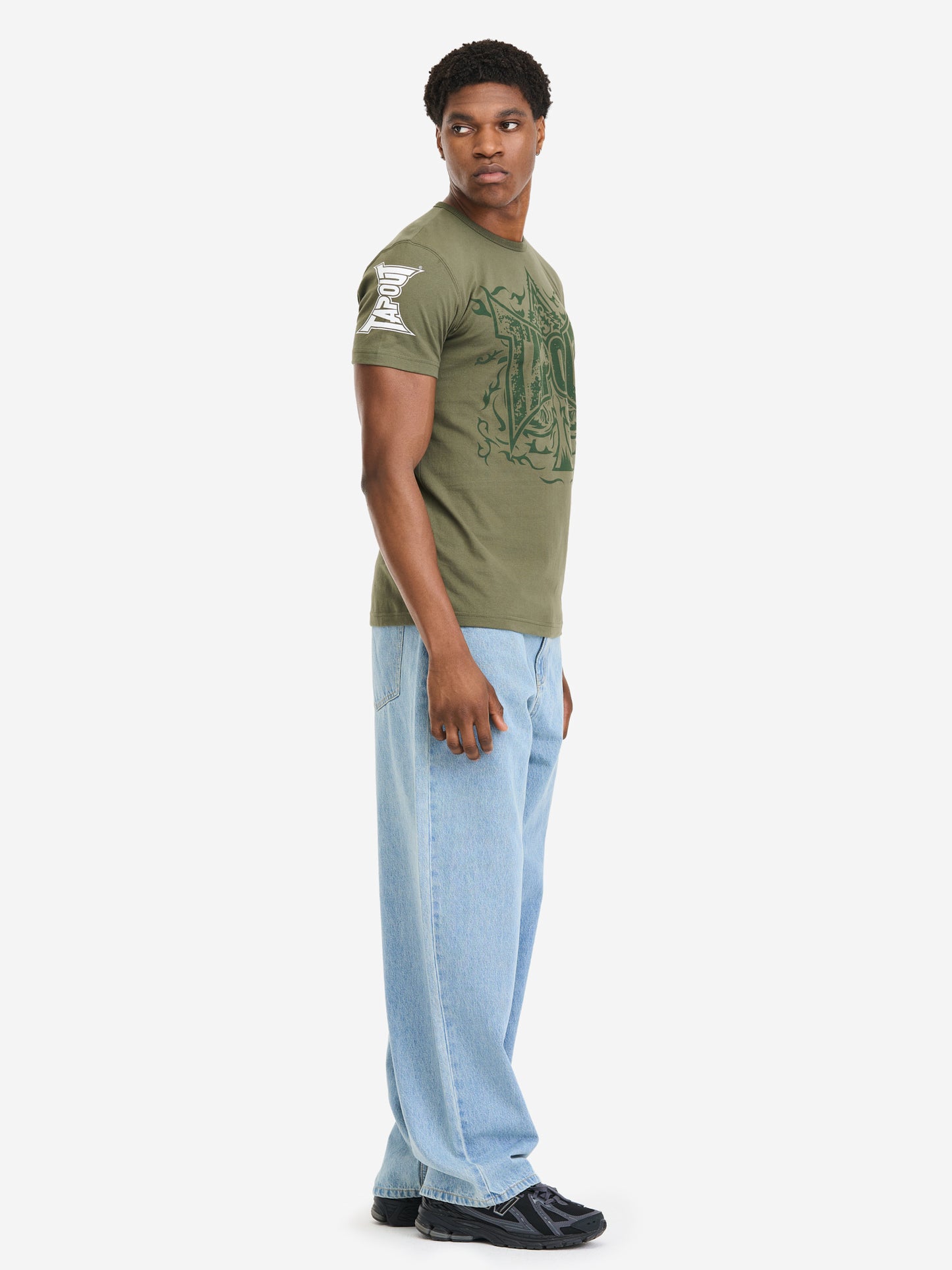 Tapout Herren T-Shirt Oliv, Baumwolle mit grossem Logo-Print vorne, kleinem Logo am Rücken und Label am Saum