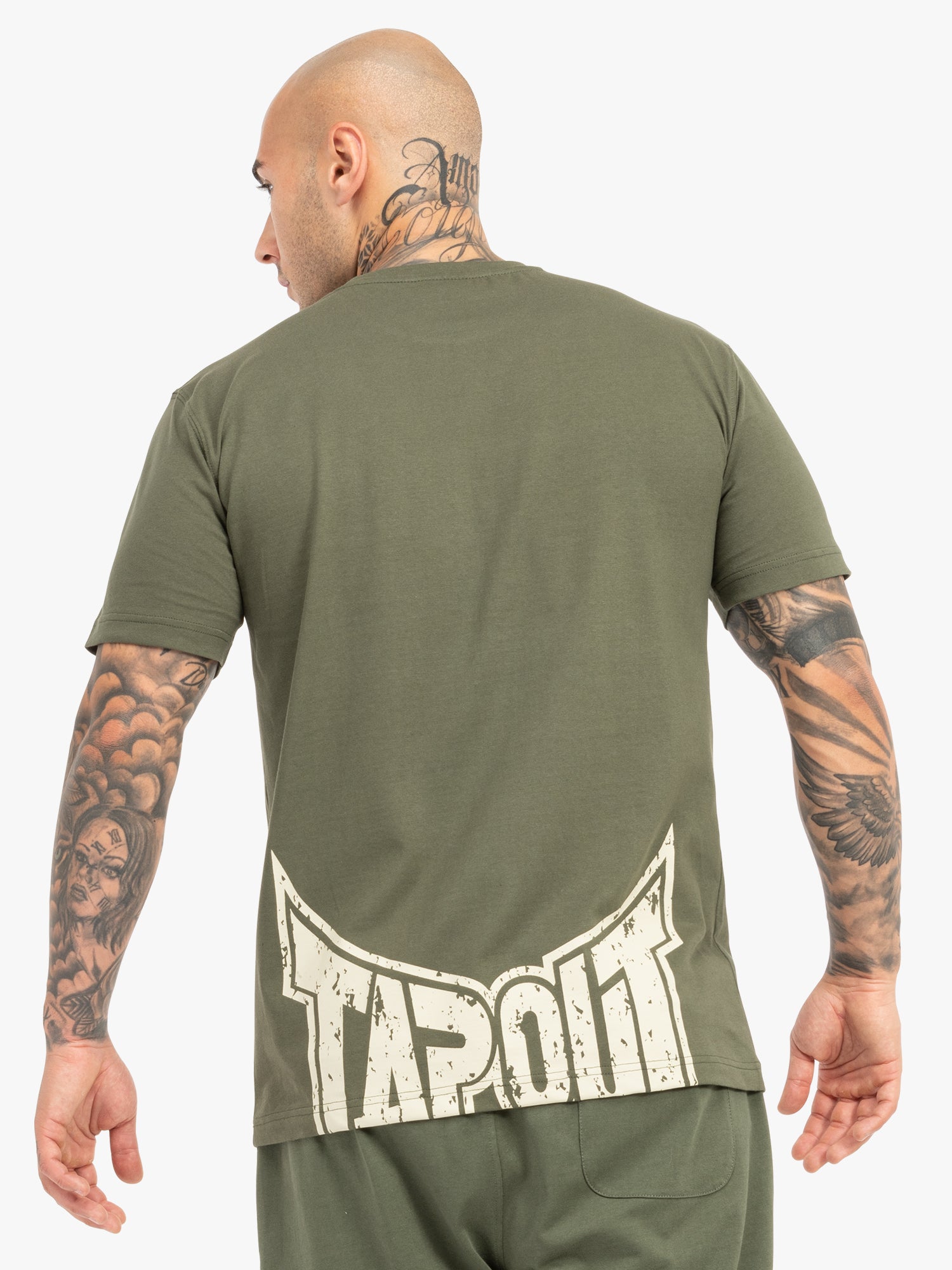 Tapout Herren T-Shirt Oliv in normaler Passform mit grossem Logo-Print vorne und kleinem Logo am Rücken