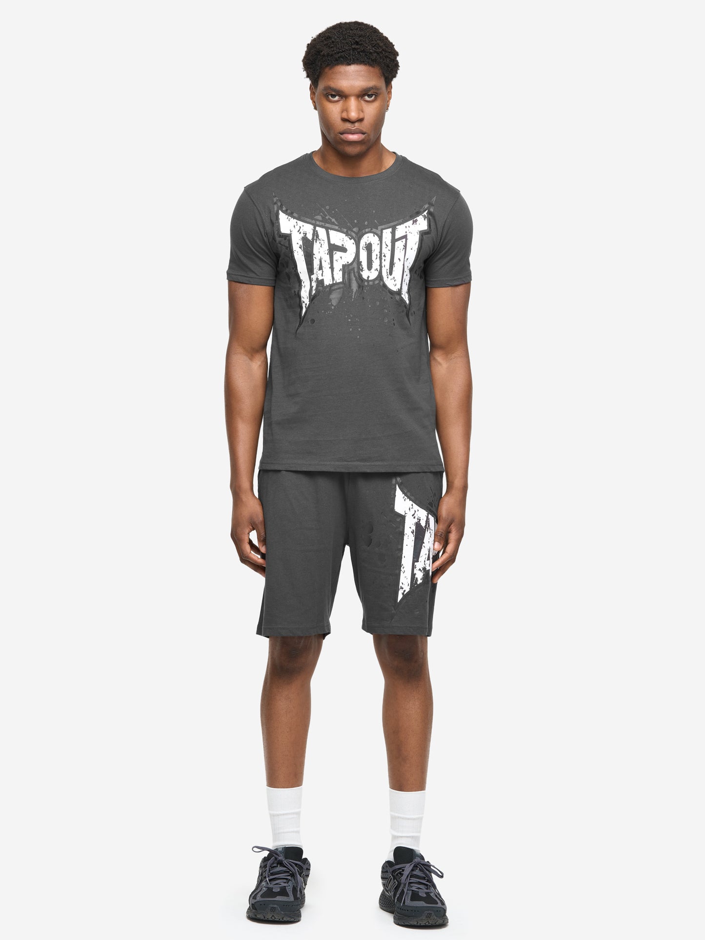 Tapout Herren T-Shirt & Shorts Set Anthracite mit Logo in normaler Passform