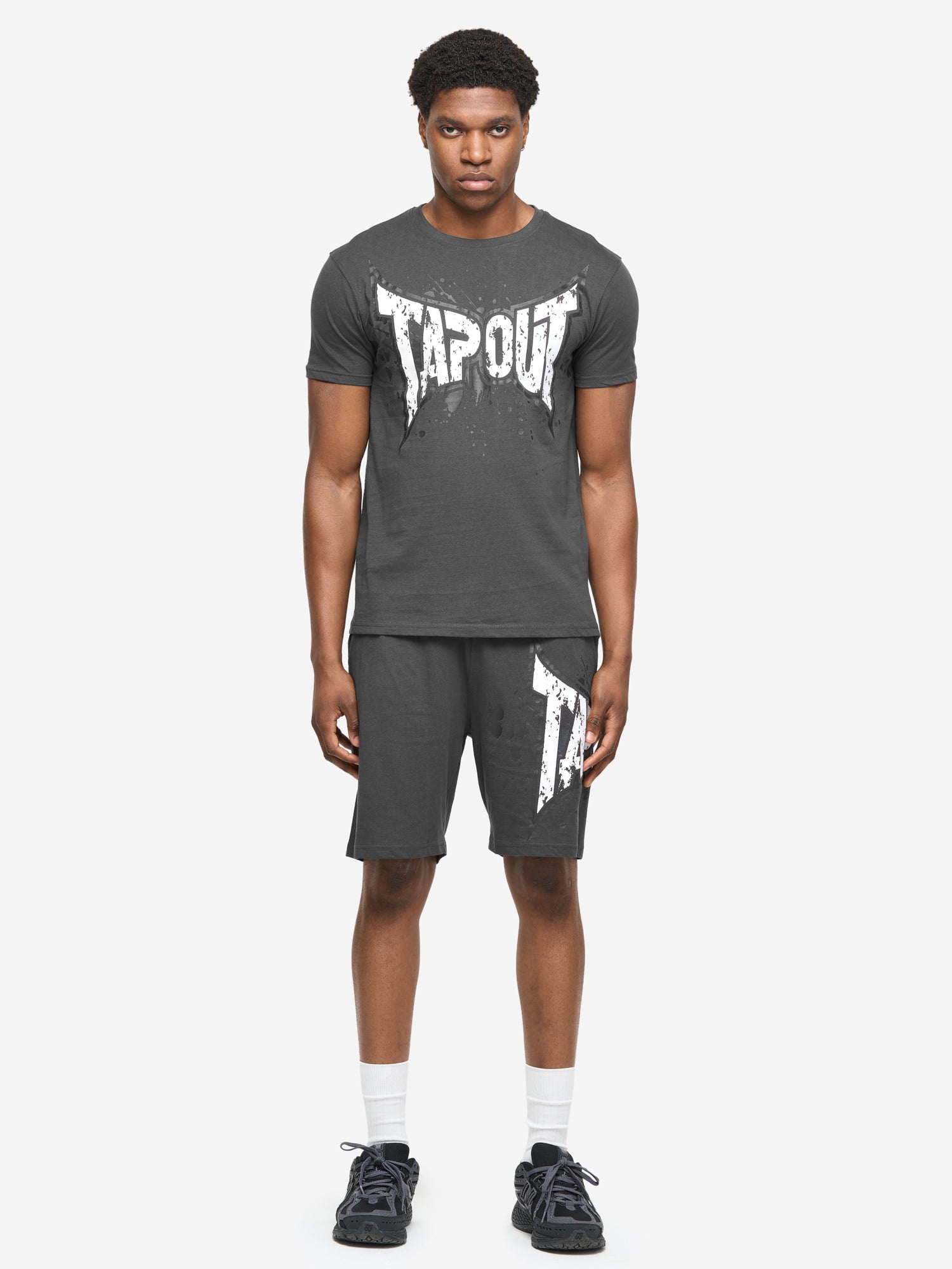 Tapout Herren T-Shirt & Shorts Set Anthracite mit Logo in normaler Passform