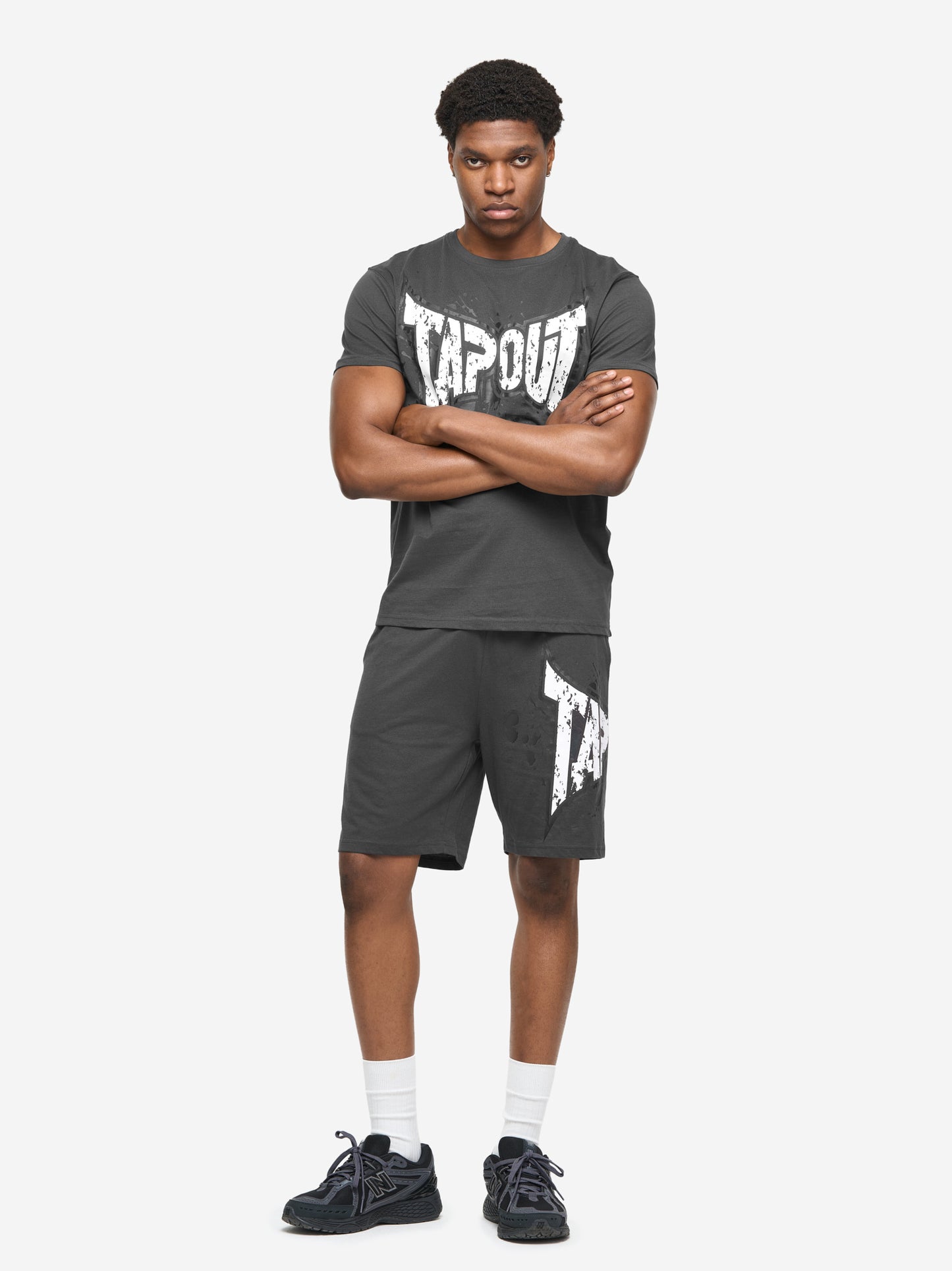 Tapout Herren T-Shirt & Shorts Set Anthracite mit Logo in normaler Passform