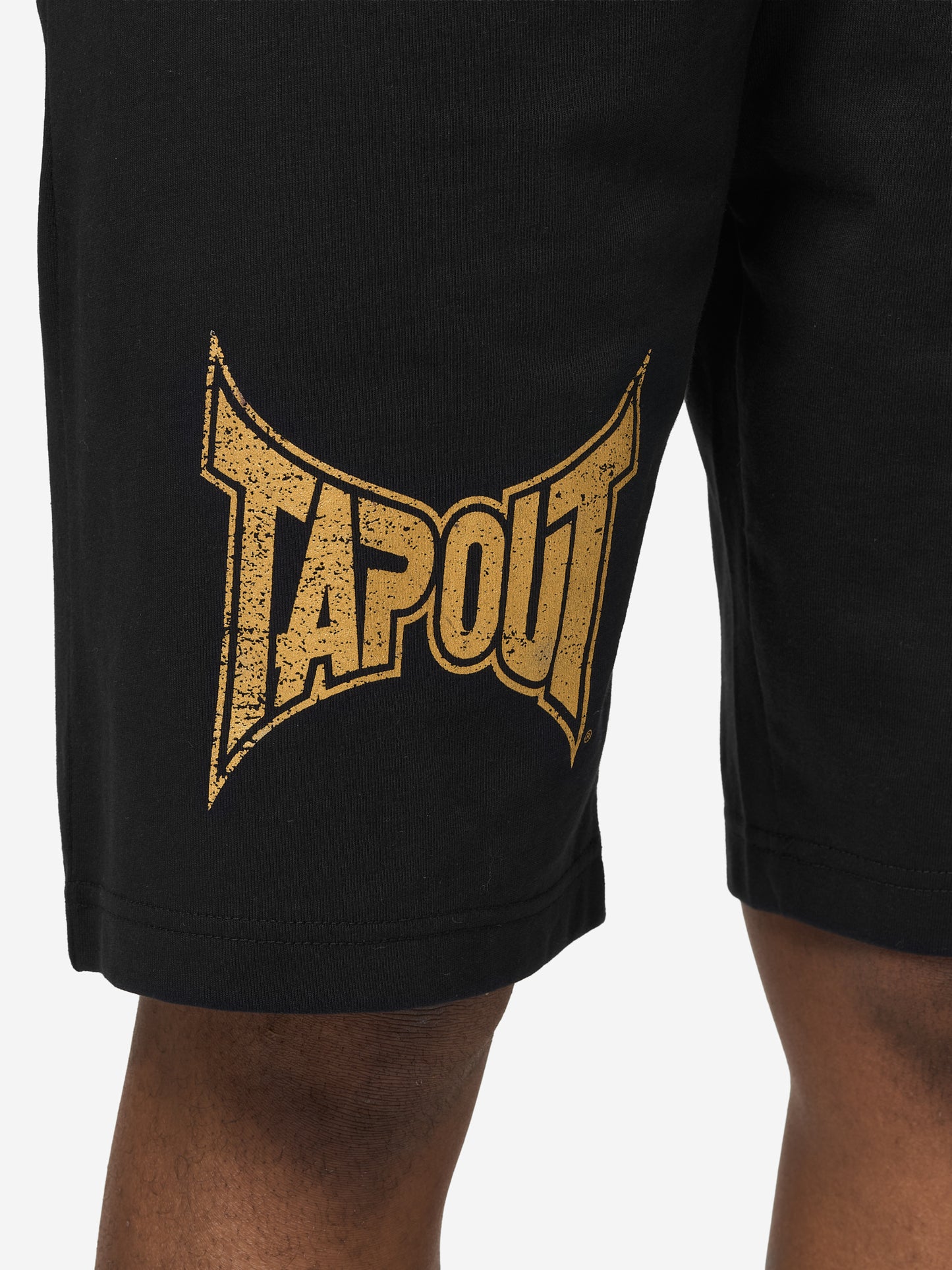 Schwarze Tapout Herren Shorts in normaler Passform mit Vintage-Logo-Druck, drei Taschen und Patch