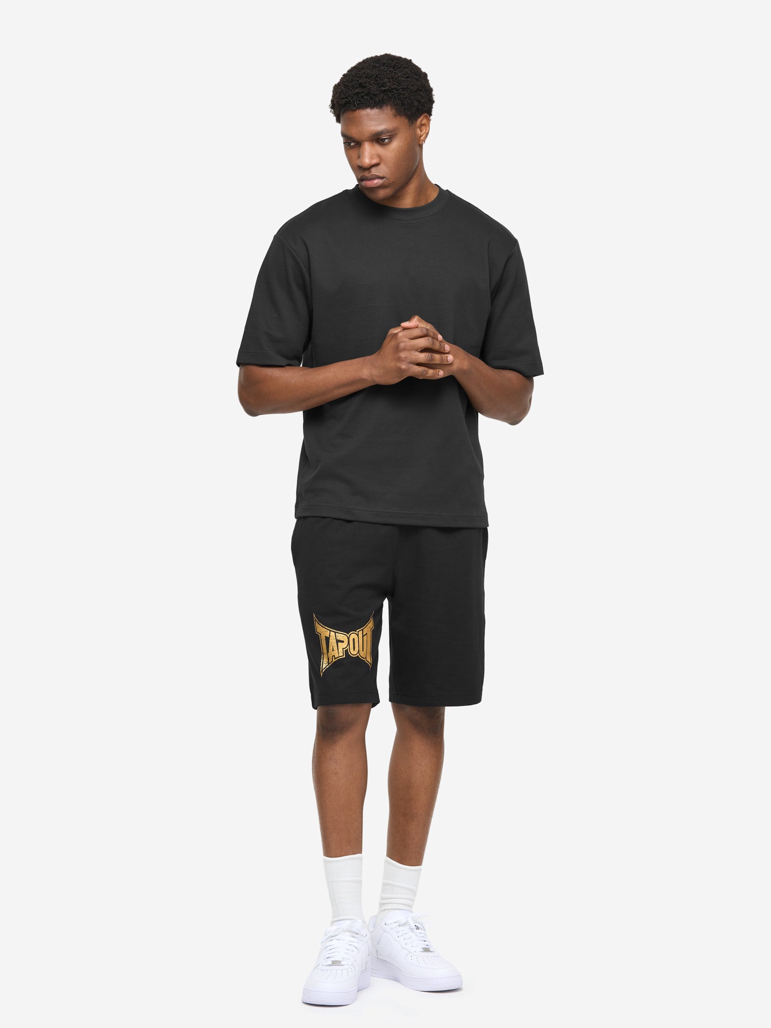 Schwarze Tapout Herren Shorts in normaler Passform mit Vintage-Logo-Druck, drei Taschen und Patch